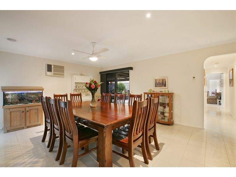 30 Hoysted Avenue, Cranbourne North VIC 3977