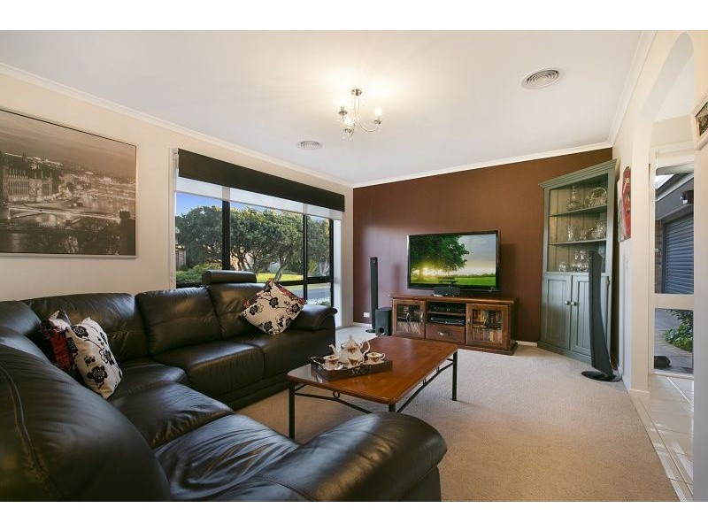 30 Hoysted Avenue, Cranbourne North VIC 3977