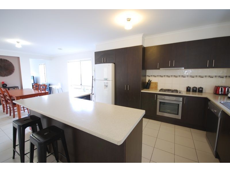 66 Sussex Avenue, Cranbourne North VIC 3977