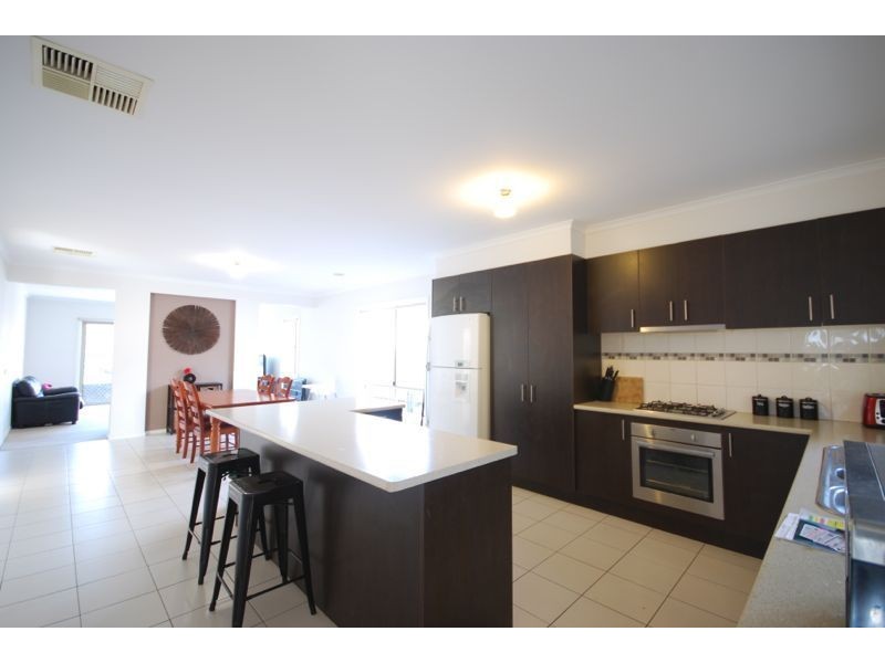 66 Sussex Avenue, Cranbourne North VIC 3977