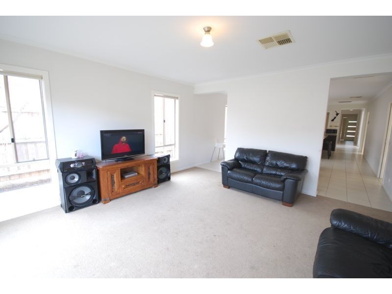 66 Sussex Avenue, Cranbourne North VIC 3977