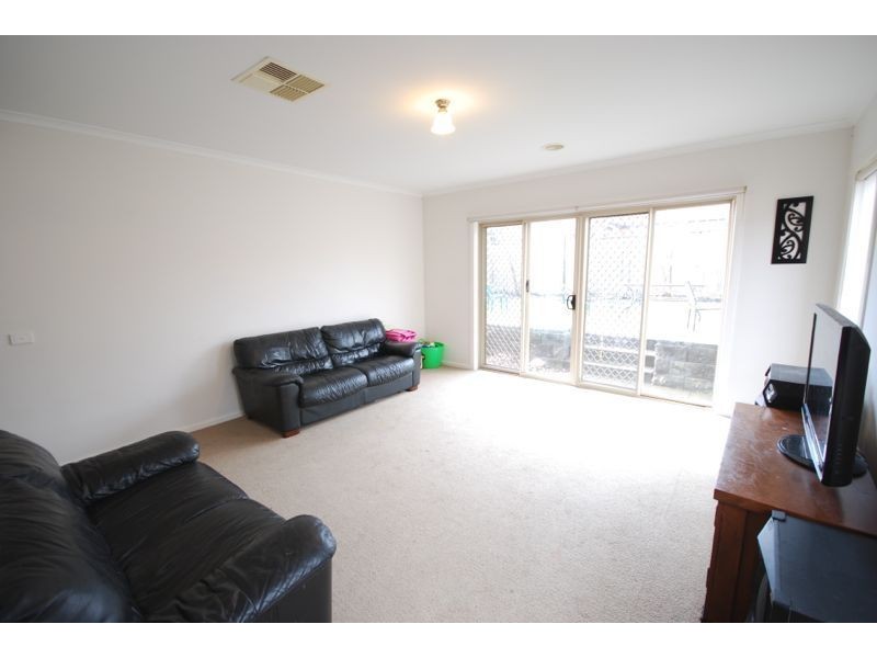 66 Sussex Avenue, Cranbourne North VIC 3977