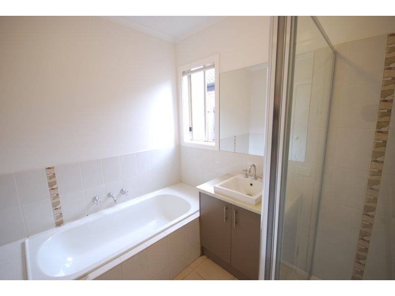 66 Sussex Avenue, Cranbourne North VIC 3977