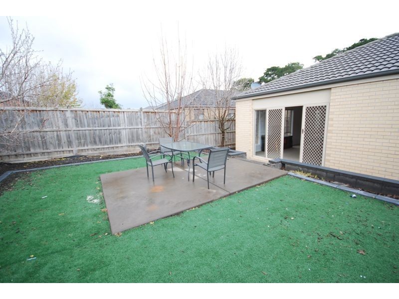 66 Sussex Avenue, Cranbourne North VIC 3977