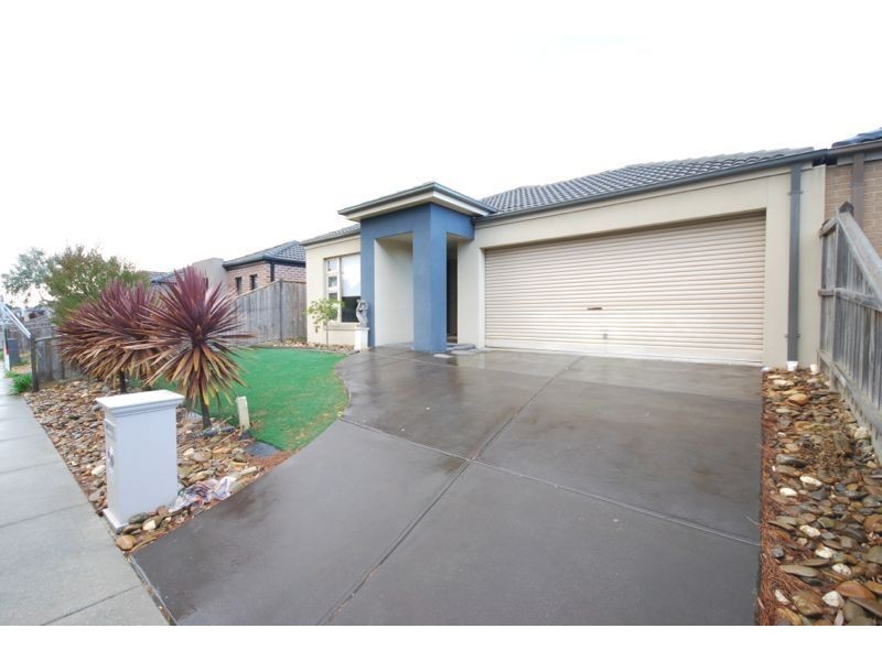 66 Sussex Avenue, Cranbourne North VIC 3977