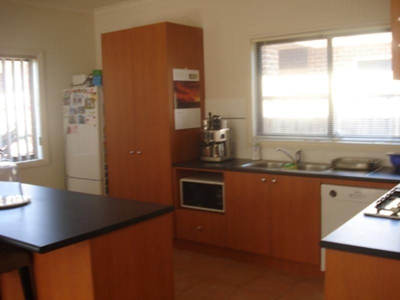 8 BOLDERWOOD PLACE, Lynbrook VIC 3975