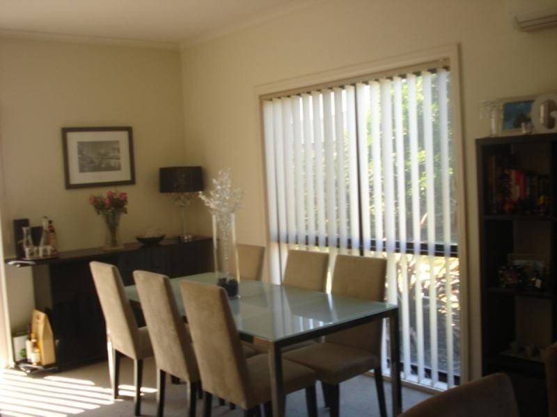 8 BOLDERWOOD PLACE, Lynbrook VIC 3975