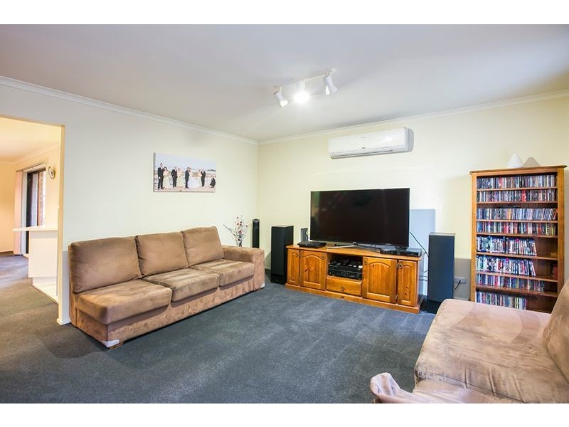 13 Maltravers Crescent, Cranbourne North VIC 3977