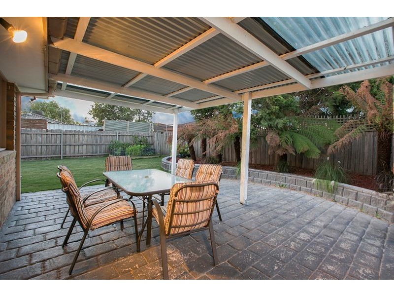 13 Maltravers Crescent, Cranbourne North VIC 3977