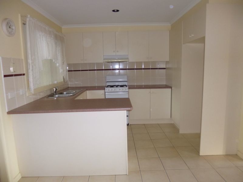 2/74 Huon Park Road, Cranbourne North VIC 3977