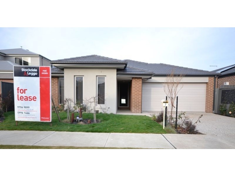 7 Cloverbank Drive, Cranbourne East VIC 3977