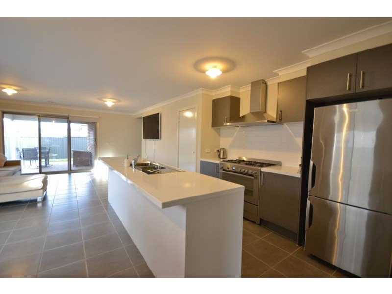 7 Cloverbank Drive, Cranbourne East VIC 3977