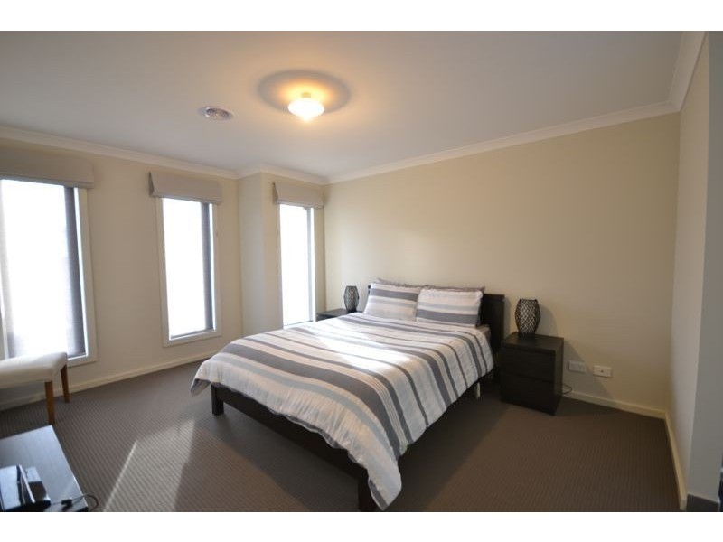 7 Cloverbank Drive, Cranbourne East VIC 3977