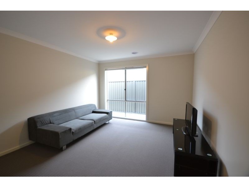 7 Cloverbank Drive, Cranbourne East VIC 3977