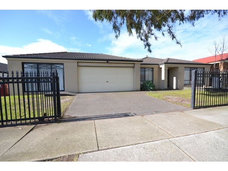 29 Langbourne Drive, Narre Warren South VIC 3805