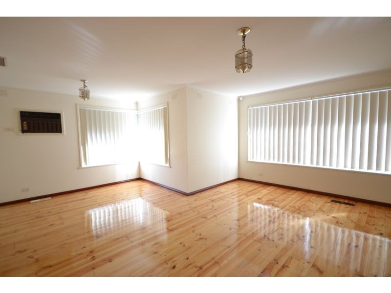 31 Circle Drive, Cranbourne VIC 3977