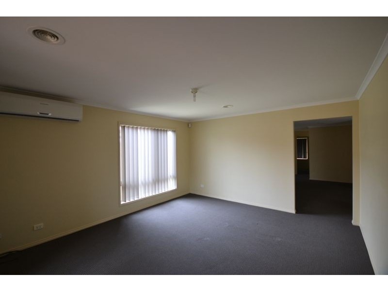 24 Genoa Way, Cranbourne West VIC 3977