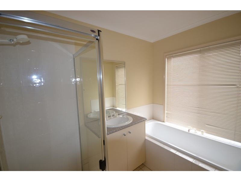24 Genoa Way, Cranbourne West VIC 3977