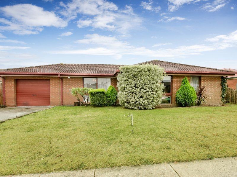 39 Waverley Park Drive, Cranbourne North VIC 3977