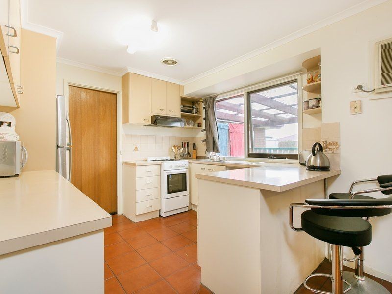 39 Waverley Park Drive, Cranbourne North VIC 3977