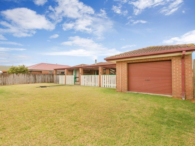 39 Waverley Park Drive, Cranbourne North VIC 3977