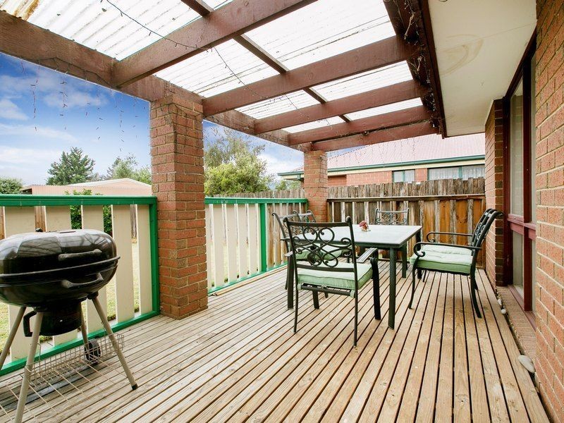 39 Waverley Park Drive, Cranbourne North VIC 3977