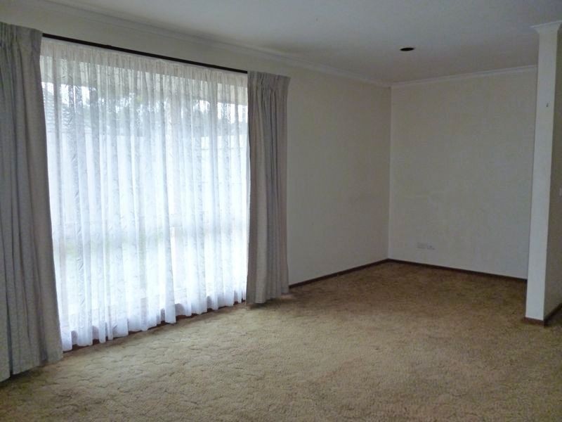 2/12 Endeavour Drive, Cranbourne North VIC 3977