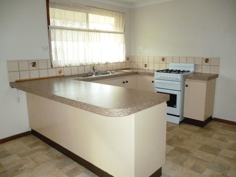 2/12 Endeavour Drive, Cranbourne North VIC 3977