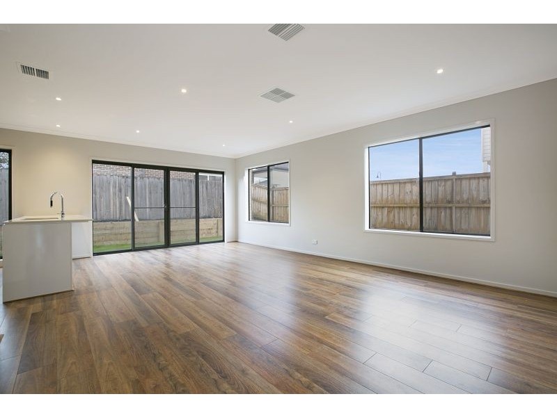 27 Casandra Court, Berwick VIC 3806