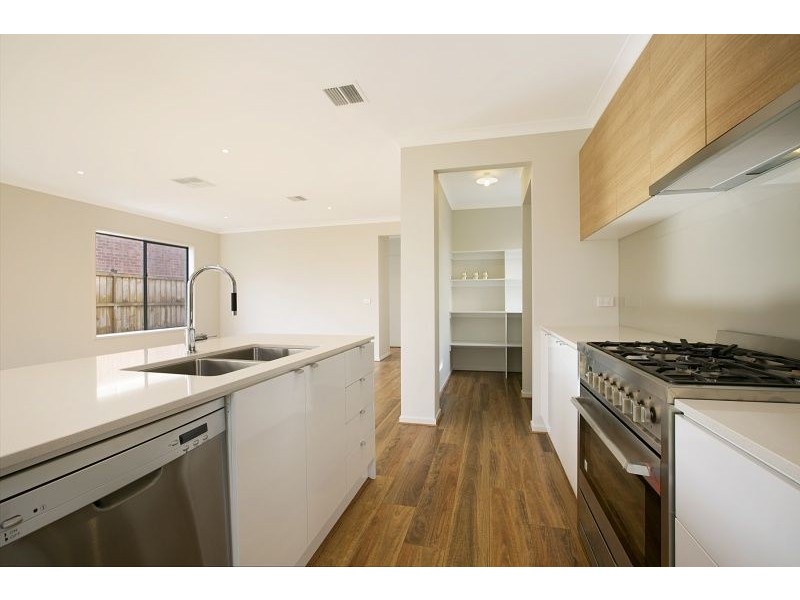 27 Casandra Court, Berwick VIC 3806