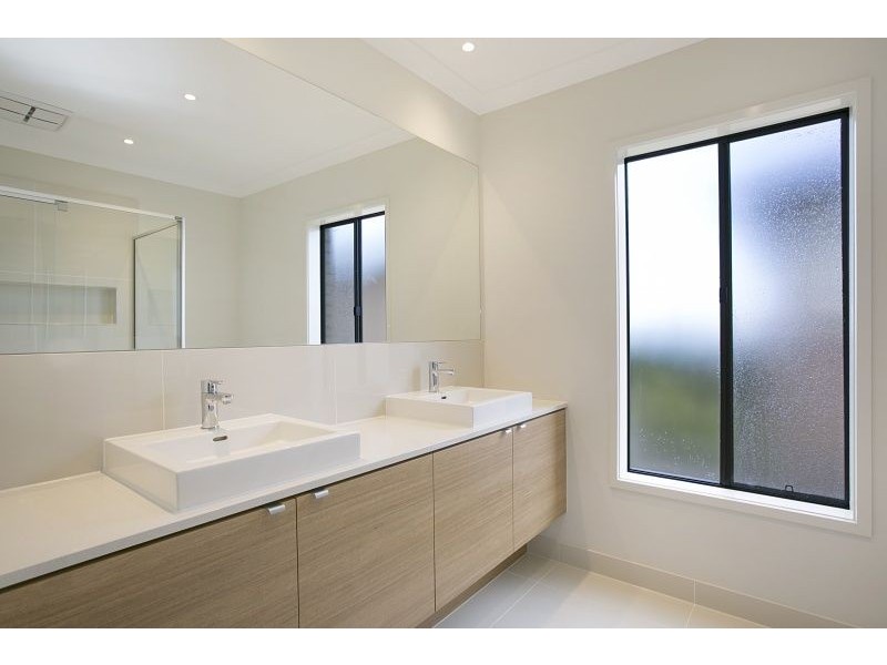 27 Casandra Court, Berwick VIC 3806