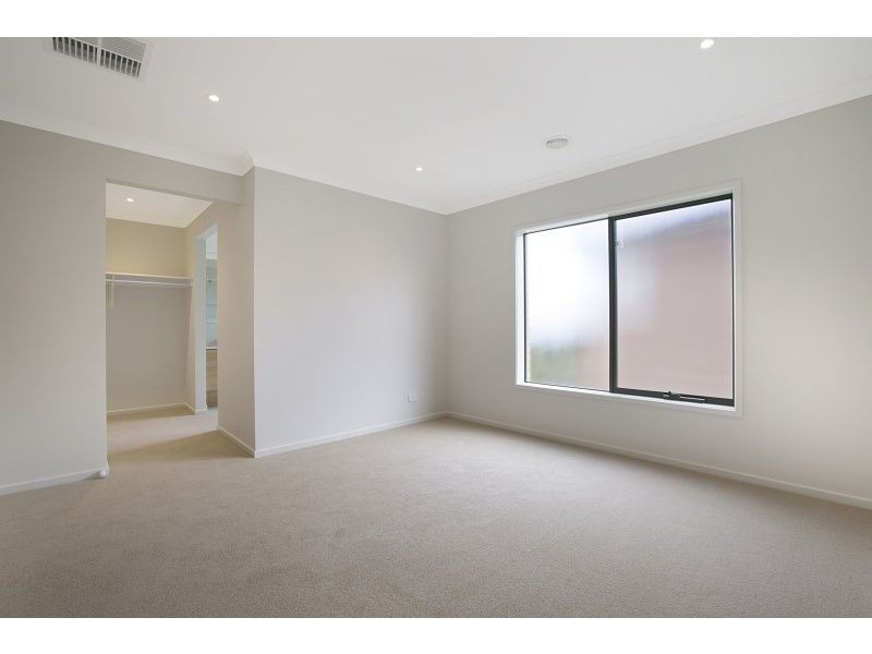 27 Casandra Court, Berwick VIC 3806