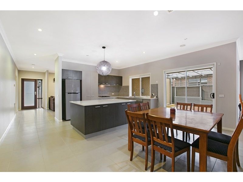 16 Kindred Avenue, Cranbourne North VIC 3977
