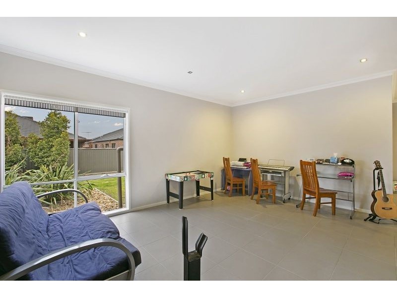 16 Kindred Avenue, Cranbourne North VIC 3977