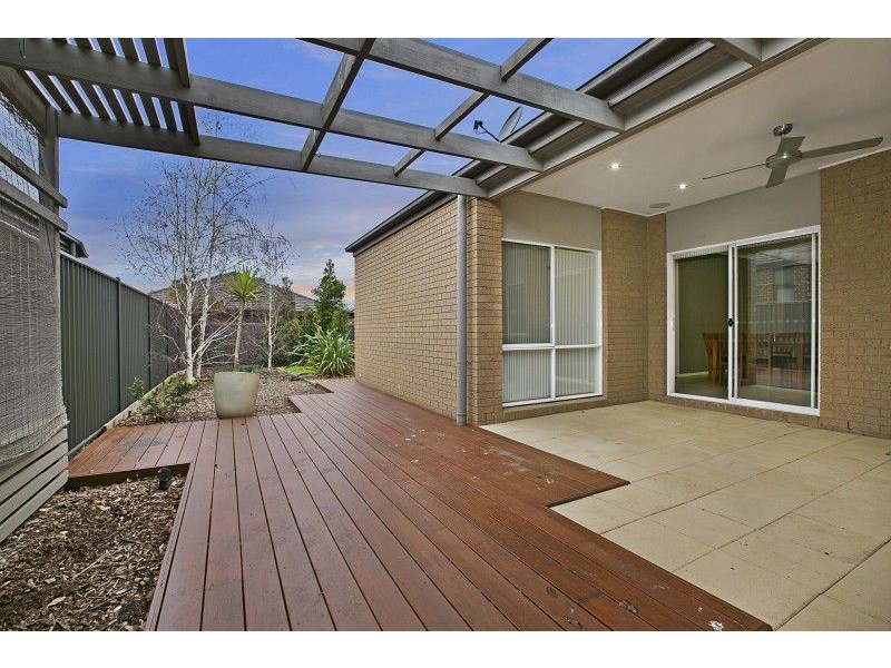 16 Kindred Avenue, Cranbourne North VIC 3977