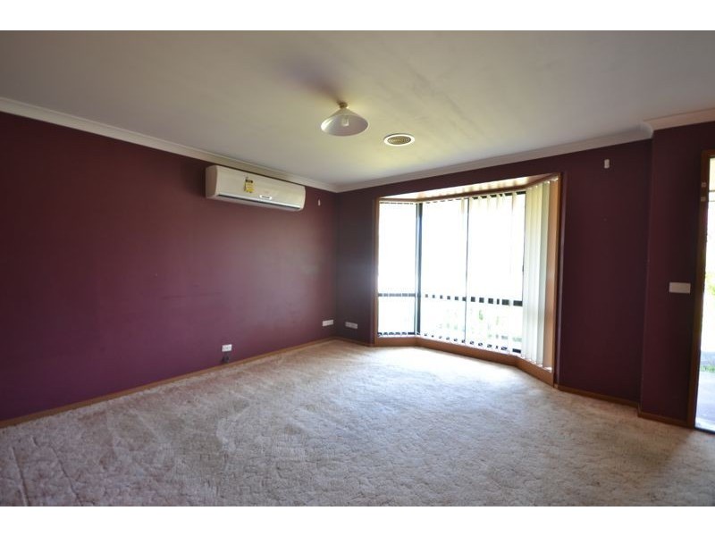 19 Broome Crescent, Cranbourne North VIC 3977