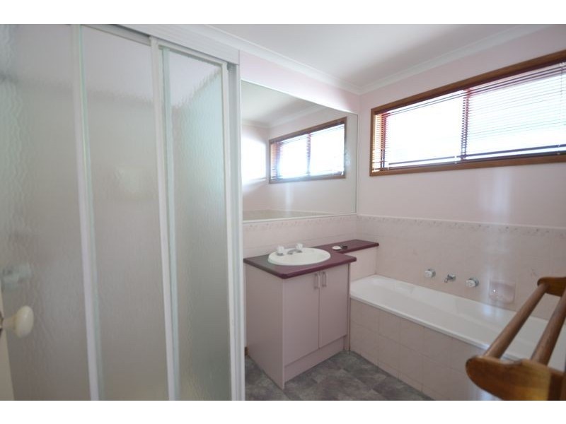 19 Broome Crescent, Cranbourne North VIC 3977