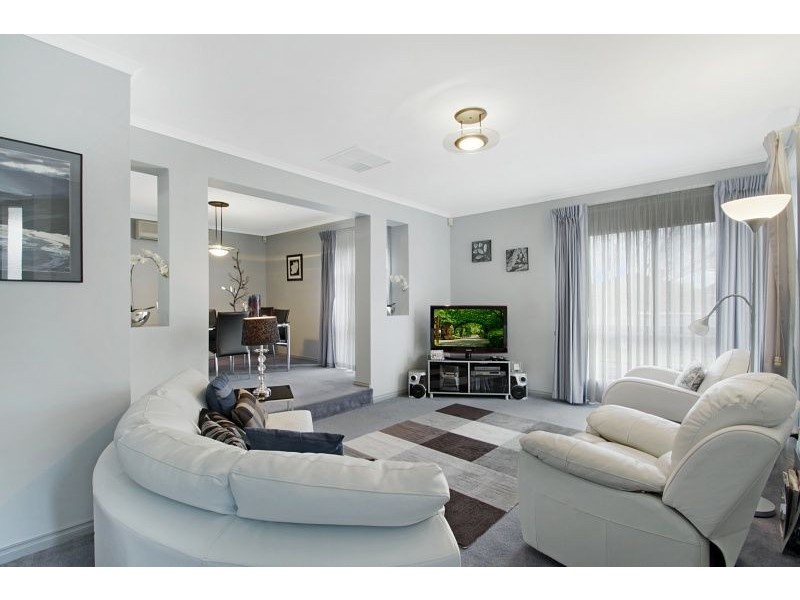 12 Kurrajong Court, Cranbourne North VIC 3977
