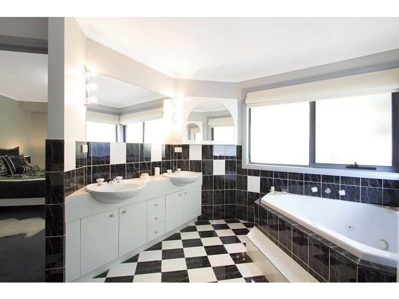 12 Kurrajong Court, Cranbourne North VIC 3977