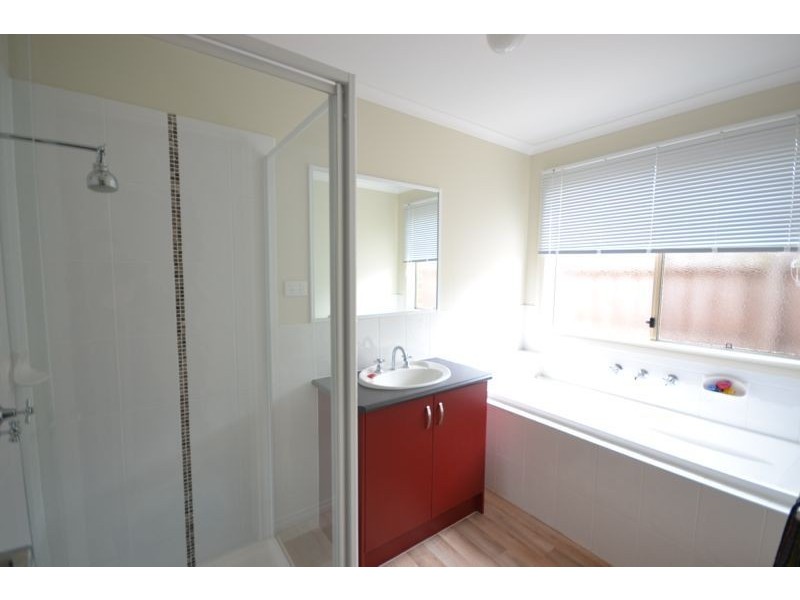 6 Danita Way, Cranbourne West VIC 3977
