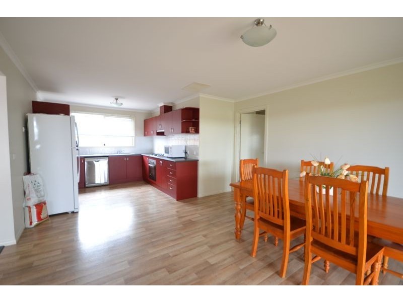 6 Danita Way, Cranbourne West VIC 3977