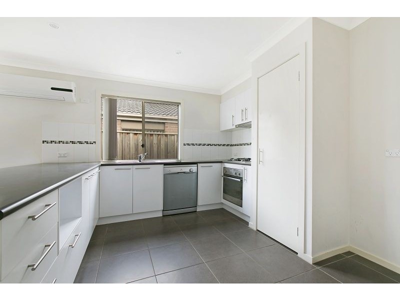 24 Islington Avenue, Cranbourne North VIC 3977