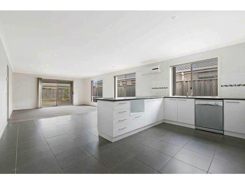 24 Islington Avenue, Cranbourne North VIC 3977