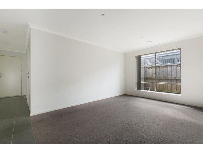 24 Islington Avenue, Cranbourne North VIC 3977