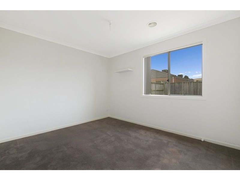 24 Islington Avenue, Cranbourne North VIC 3977