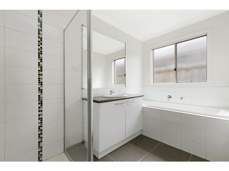 24 Islington Avenue, Cranbourne North VIC 3977