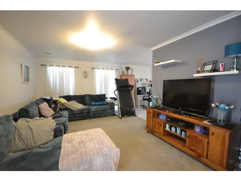 77 Monahans Road, Cranbourne West VIC 3977