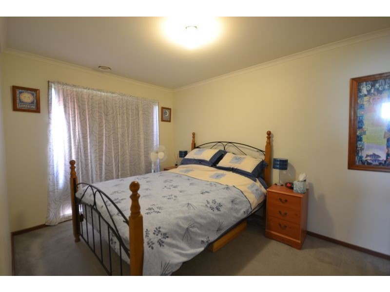 77 Monahans Road, Cranbourne West VIC 3977