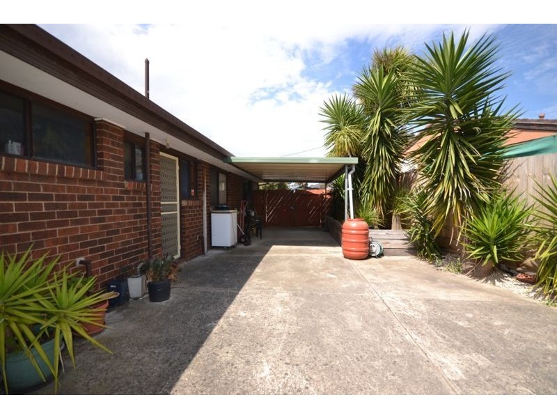 77 Monahans Road, Cranbourne West VIC 3977