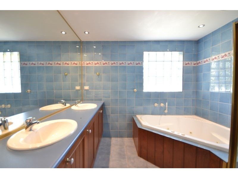 35 Worthing Road, Devon Meadows VIC 3977